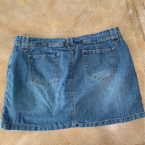 st johns bay skort denim sz 16 Petite Blue Pockets Waist 40” Length 15” - Picture 6 of 6